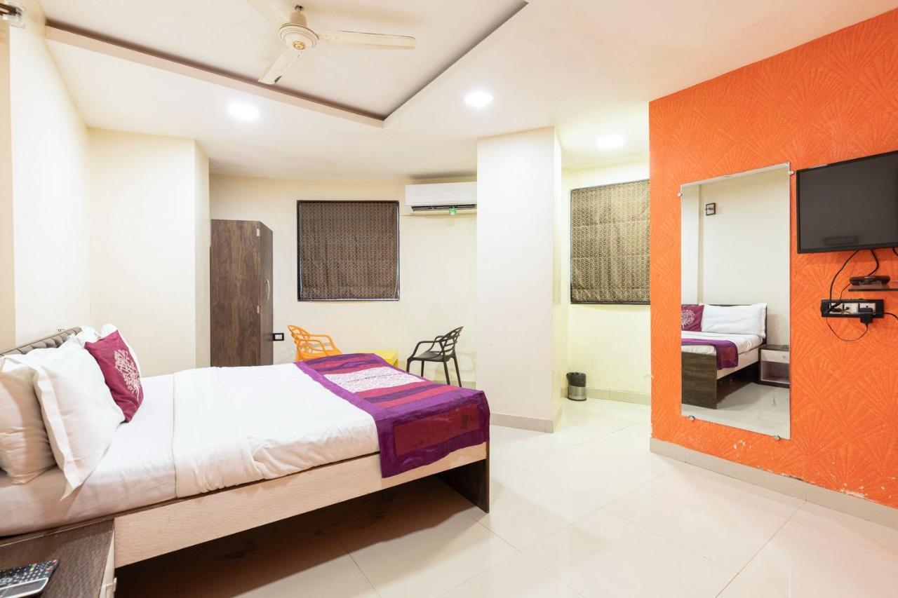 Hotel Girgaon Palace Near Chowpatty Beach — Photos 1